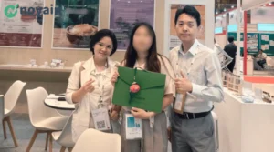 Noyain took a photo with Korean customers at the 2026 Korean Cosmetics Exhibition (The photos have been processed to protect customer privacy.)